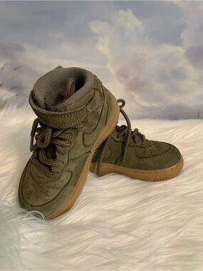 NIKE AIR Force 1 VINTAGE Children’s olive green suede booties Size 8C PRELOVED